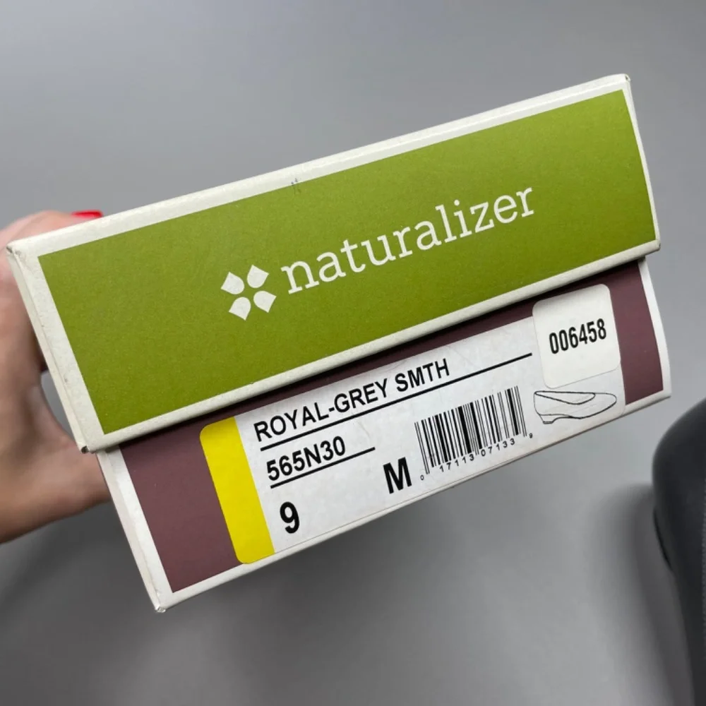 NEW Naturalizer Heels Womens 9 gray faux leather kitten pump classic slip on - Picture 12 of 14